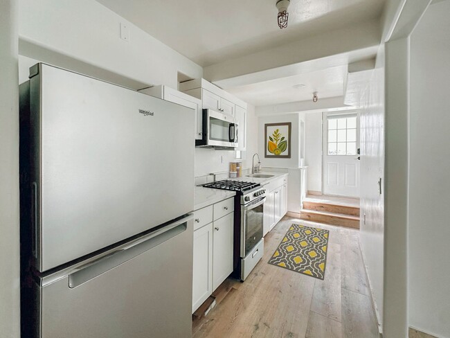 Building Photo - Newly Remodeled 3 Bed / 2 Bath on Vulcan A...