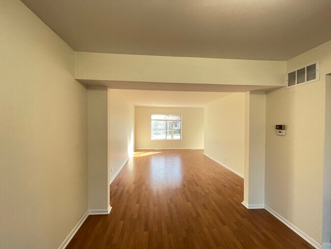 Building Photo - 2607 Homestead Dr