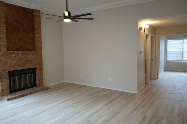 Building Photo - Modern, Updated 3 Bedroom 2 Bath in Southw...