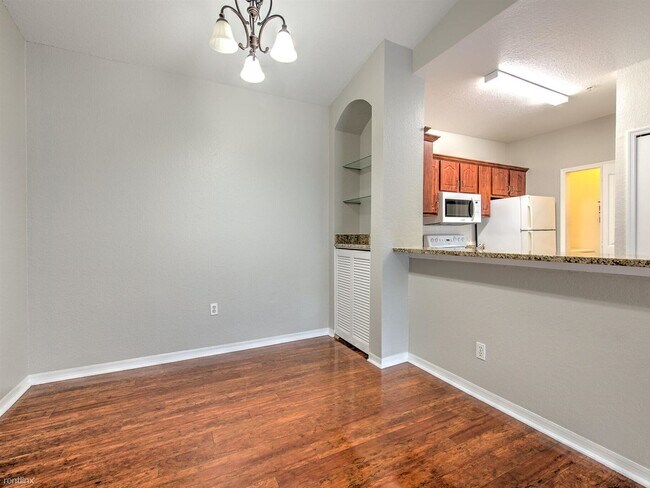 Foto del edificio - 2 br, 1 bath Condo - 5703 Legacy Crescent ...