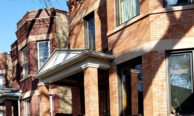 Foto del edificio - 3619 N Oakley Ave