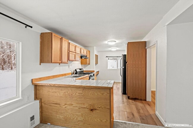 Building Photo - 20513 Scenic Dr