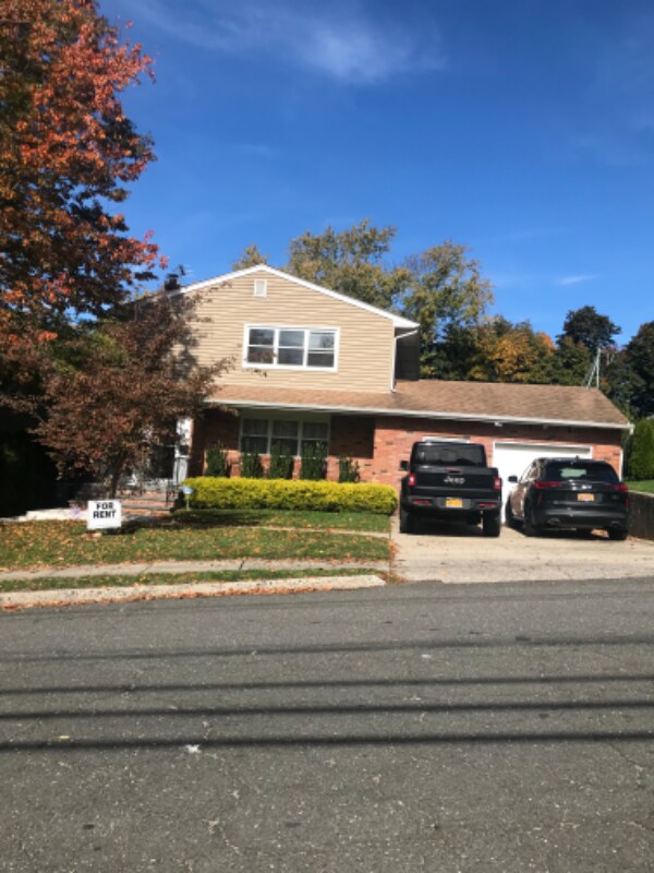 25 Hendrick Ave Unit 1st floor, Glen Cove, NY 11542 Room for Rent in