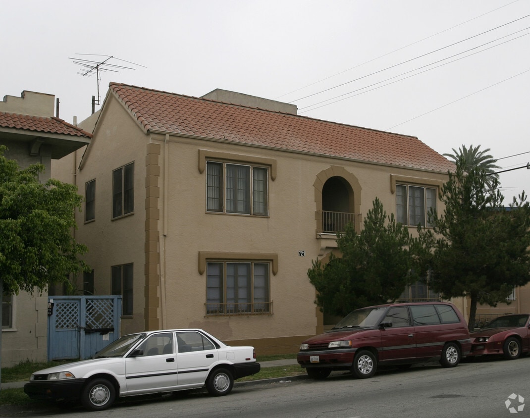 Building Photo - 721 E 7th St