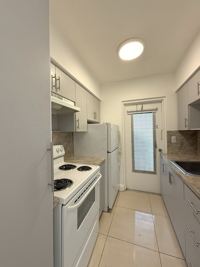 Kitchen - Royal House Apartments