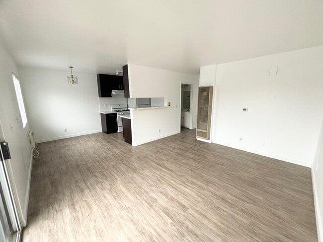 Building Photo - 530 N Ardmore Ave