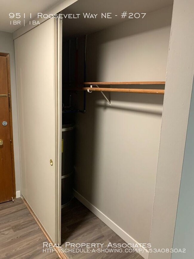 Building Photo - Maple Leaf One Bedroom