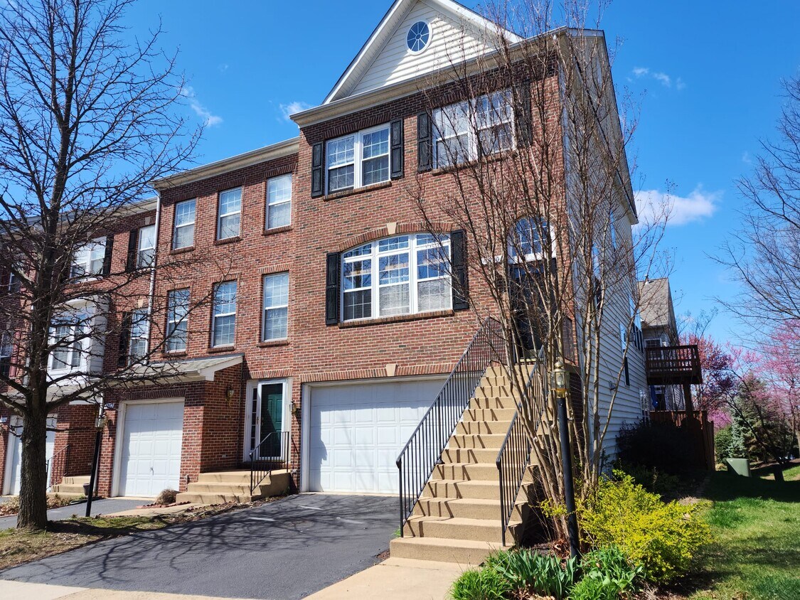 Primary Photo - 4200 Kerrigan Ln