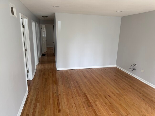 Living Room - 14708 Kenwood Ave