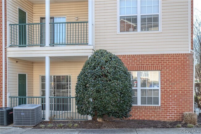 Building Photo - 9421 Links Ln