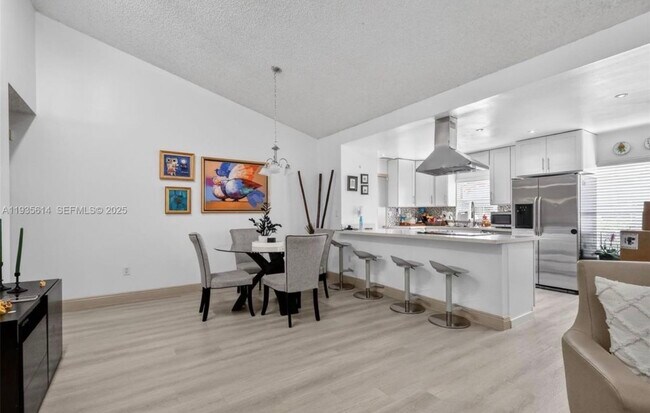 Foto del edificio - 5571 NW 188th St