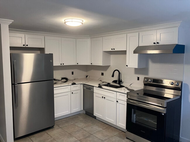 Building Photo - 495 Lafayette Rd Building Photo - 495 Lafayette Rd