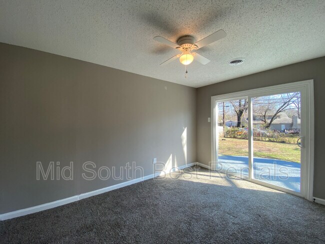 Building Photo - 3264 Boxdale St
