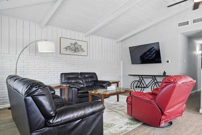 Foto del edificio - 743 Greenhaven Dr