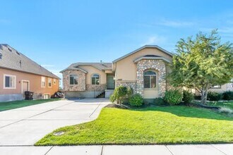 Building Photo - 3462 E Heyward Ct