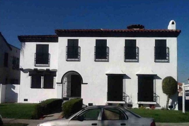 Building Photo - 5750 W 1st St