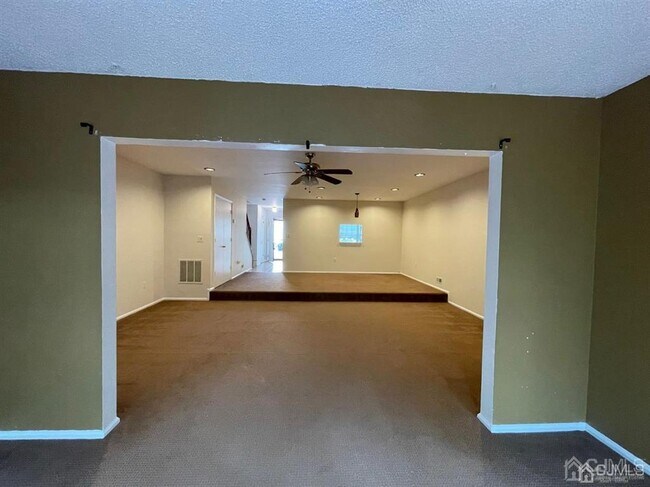 Foto del edificio - 401 Hadleigh Ln