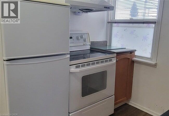 Building Photo - 498 Ottawa Street S