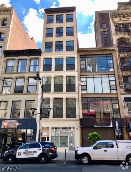 Building Photo - 192 Market St