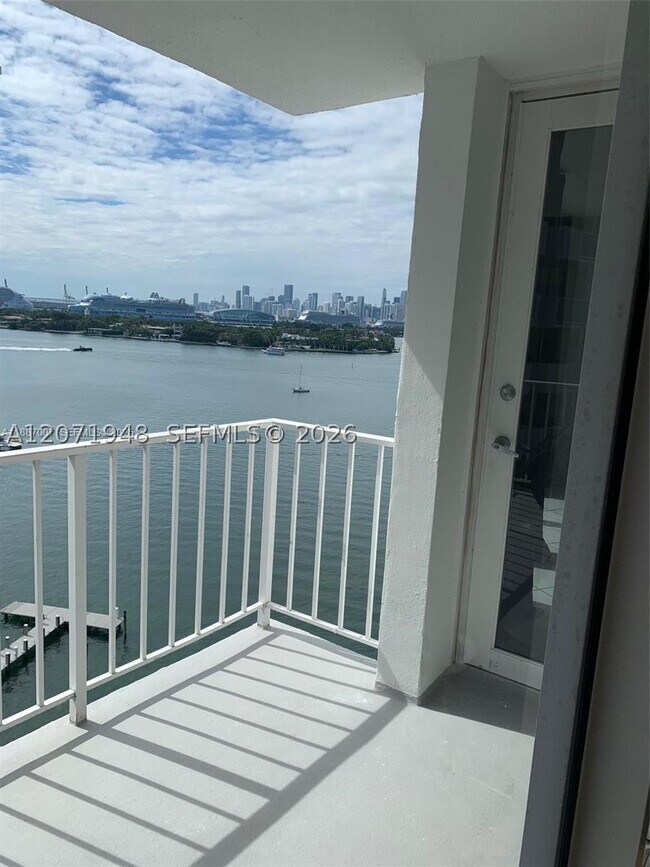 Foto del edificio - 1228 West Dr