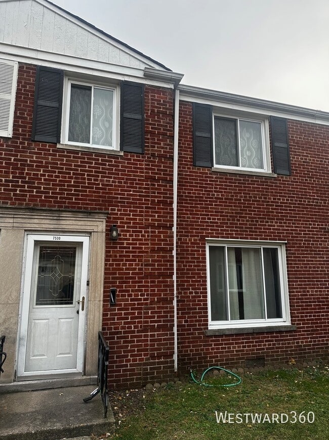 Building Photo - 7530 N Bell Ave