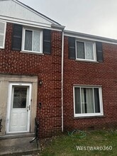 Building Photo - 7530 N Bell Ave