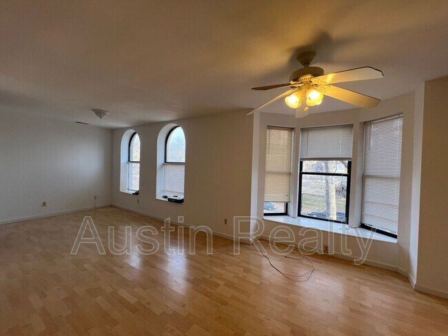 Foto del edificio - 4390 McPherson Ave