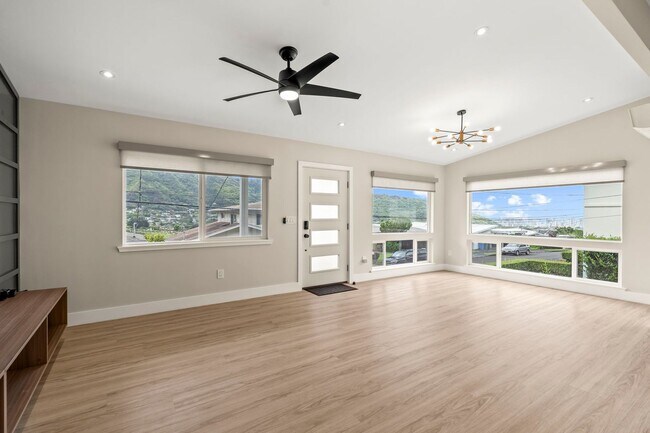 Building Photo - Manoa Valley, 4 bedroom, 3 bath, Fully Ren...