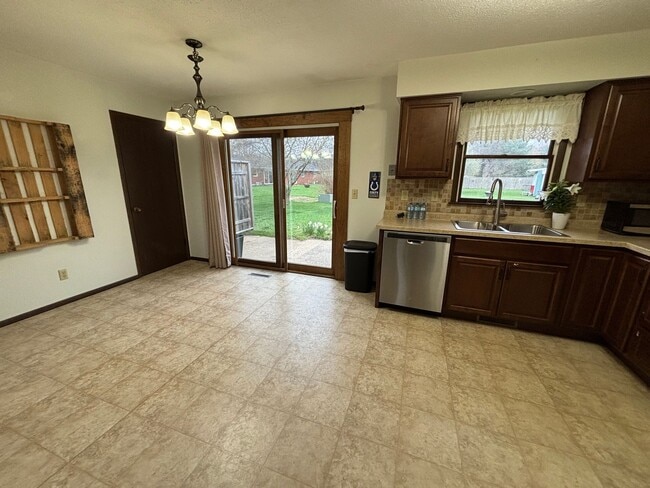 Building Photo - 2540-2542 Demorrow Cir.