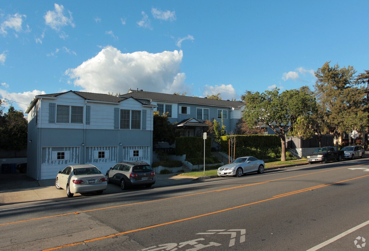 Building Photo - 2117-2123 Montana Ave