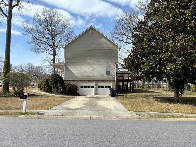 Foto del edificio - 722 Thornapple Trail SW