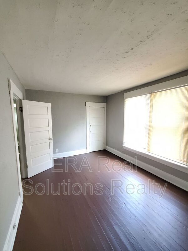 Building Photo - 150 Midland Ave