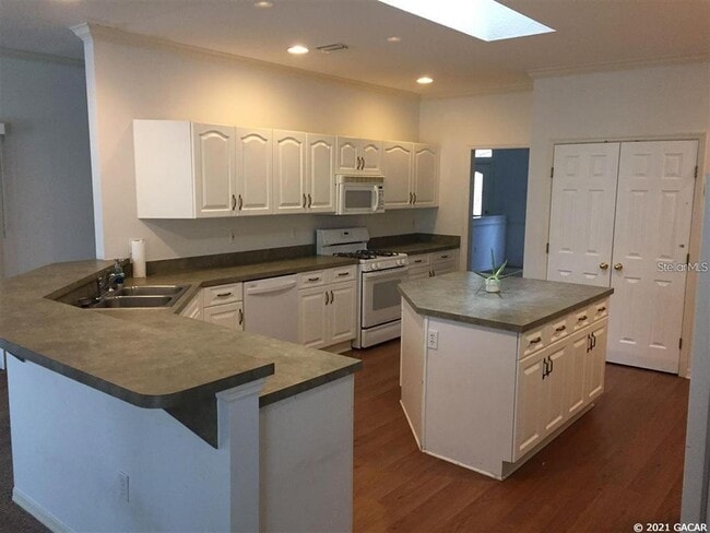 Building Photo - 7129 SW 84th Way