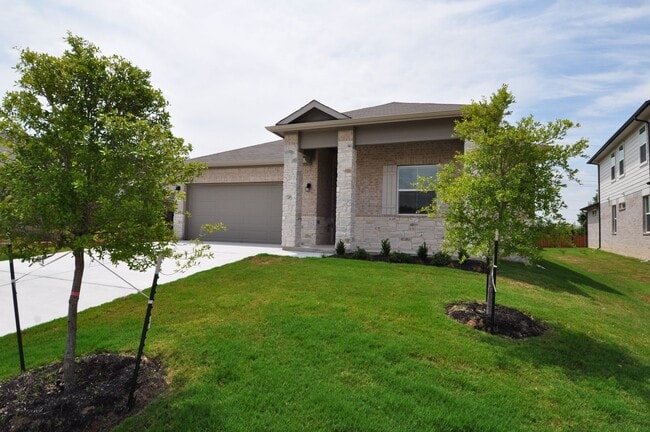 Building Photo - Home has an amazing entrance leading to the large family room open to the kitchen and dining room