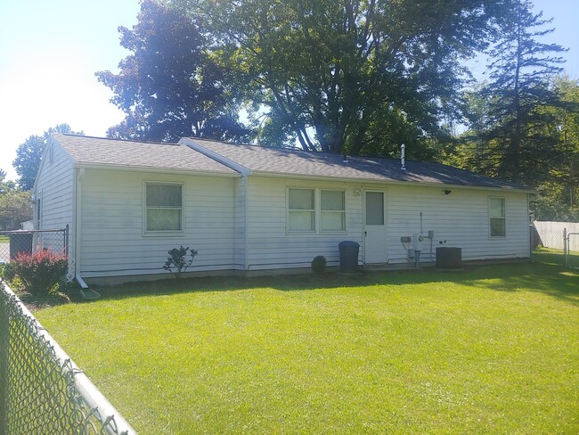 Building Photo - 8839 English Rd