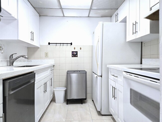 Foto del edificio - 300 NW 107th Ave
