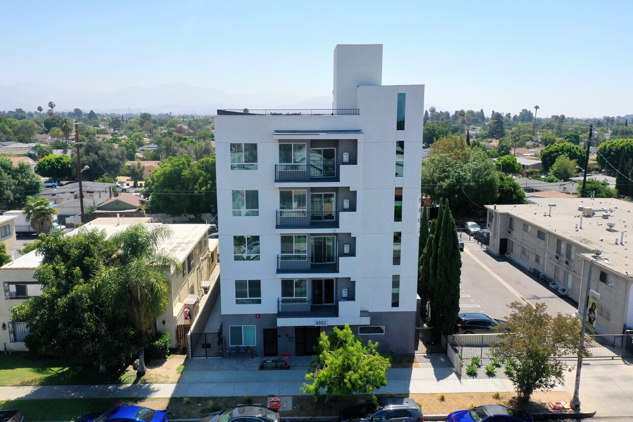 Primary Photo - 8802 Van Nuys Blvd
