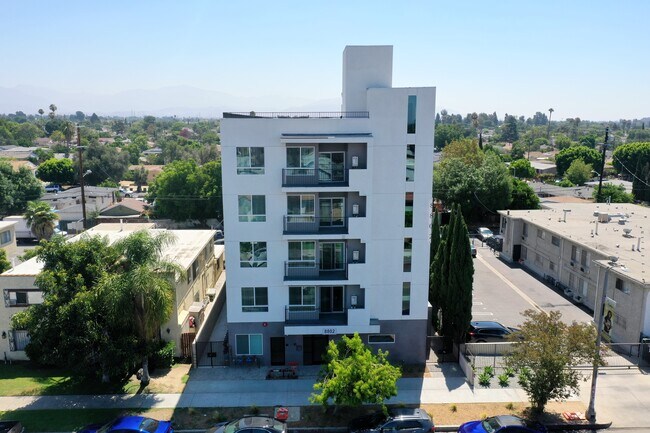 Foto del edificio - 8802 Van Nuys Blvd