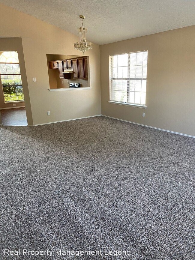 Building Photo - 3 br, 2 bath House - 518 S. highland Dr.