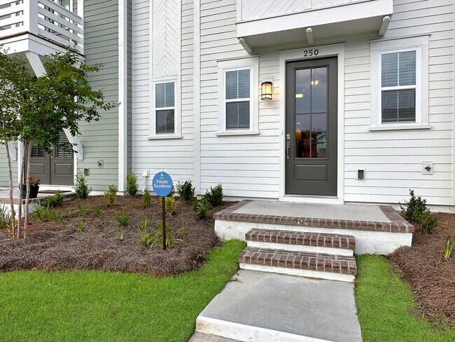 Foto del edificio - Luxury Townhome in Midtown Nexton
