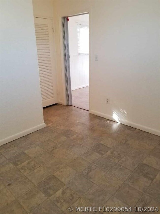 Building Photo - 2104 Monroe Terrace