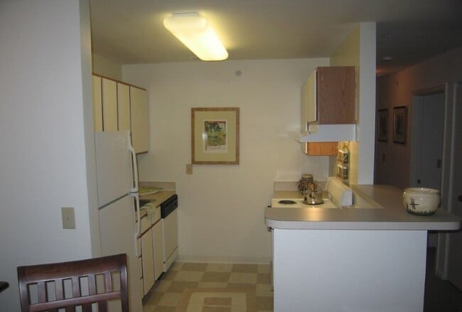 Building Photo - 200 Vinings Way