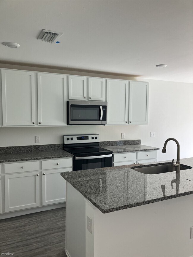 Foto del edificio - 3 br, 2 bath House - 2745 Coolidge Avenue