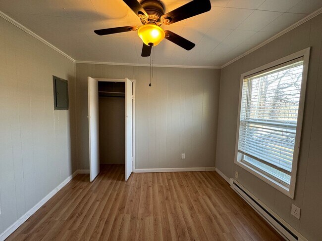 Building Photo - 307 N. Oak