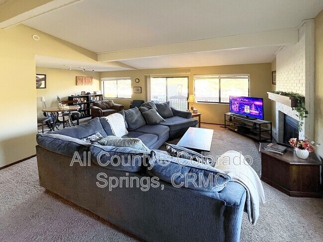 Building Photo - 303 Blue Windsor Ln