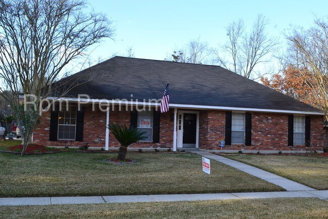 Building Photo - 817 N Coventry Dr