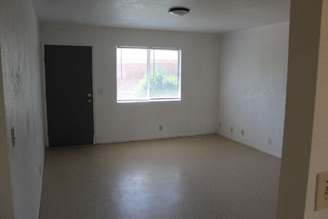 Building Photo - 285 W Orange Ave