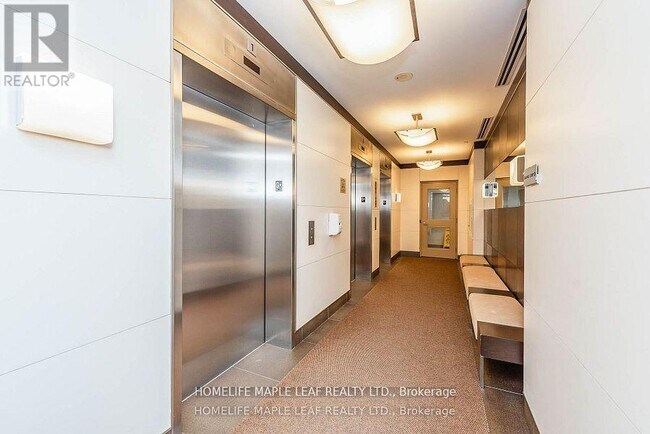 Photo du bâtiment - 100 Harrison Garden Blvd