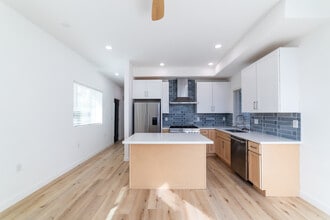 Building Photo - 4369 Rosewood Ave