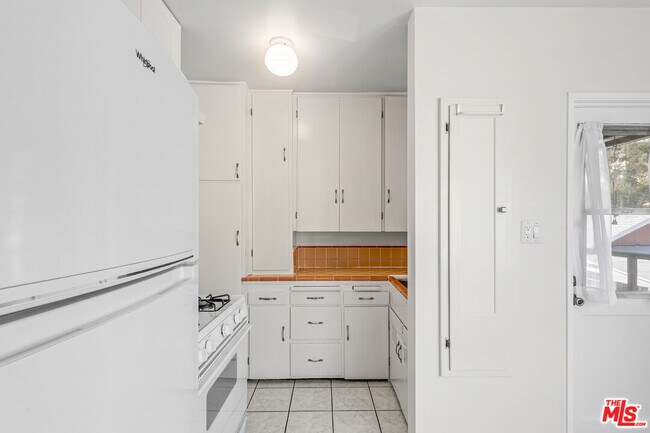 Foto del edificio - 4537 College View Ave